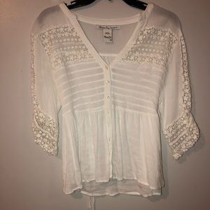 Women’s white lacy blouse size S